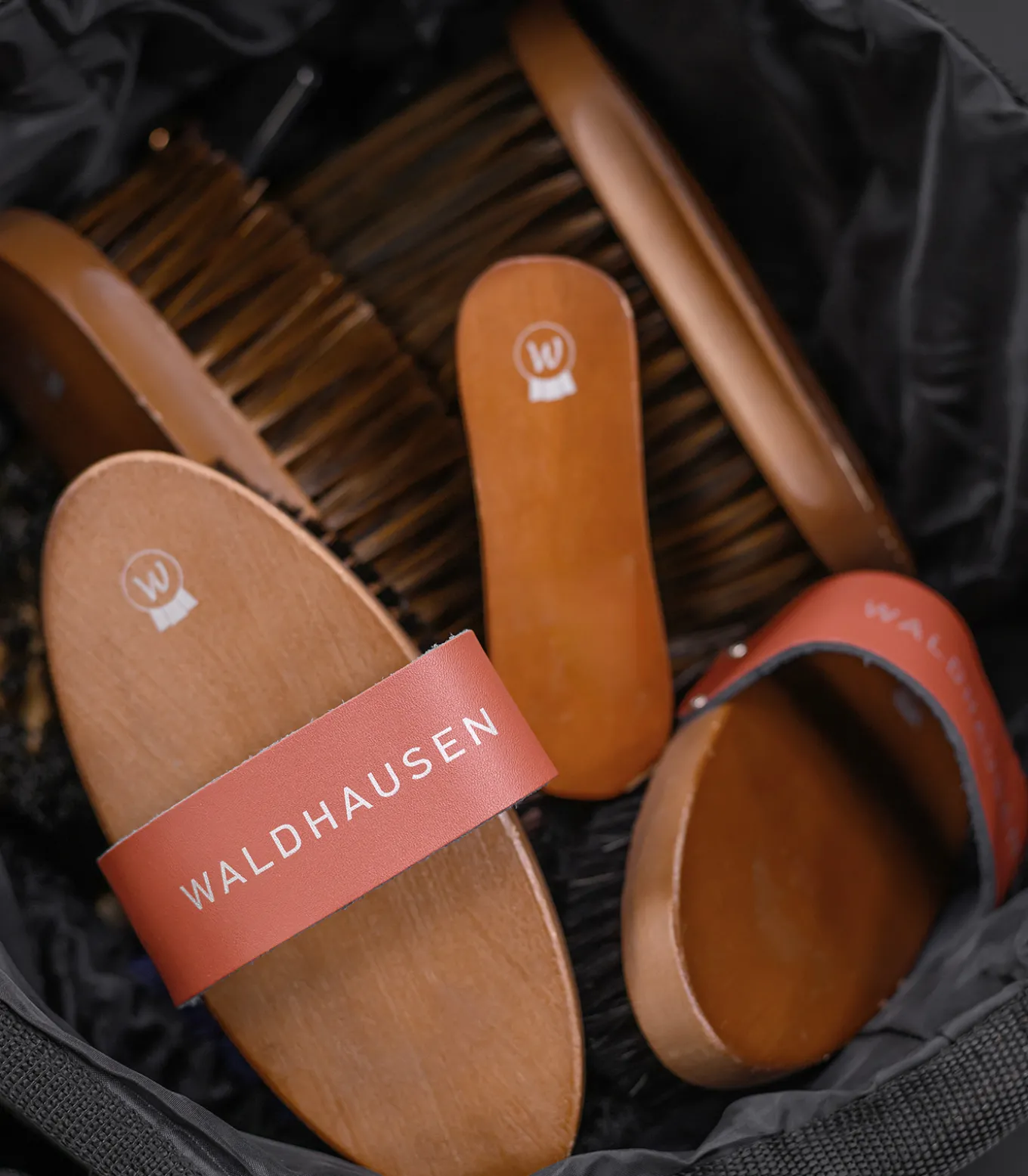 Kardätsche HardWood, Synthetikborsten